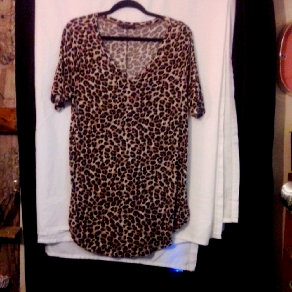 Ladies top leopard print
